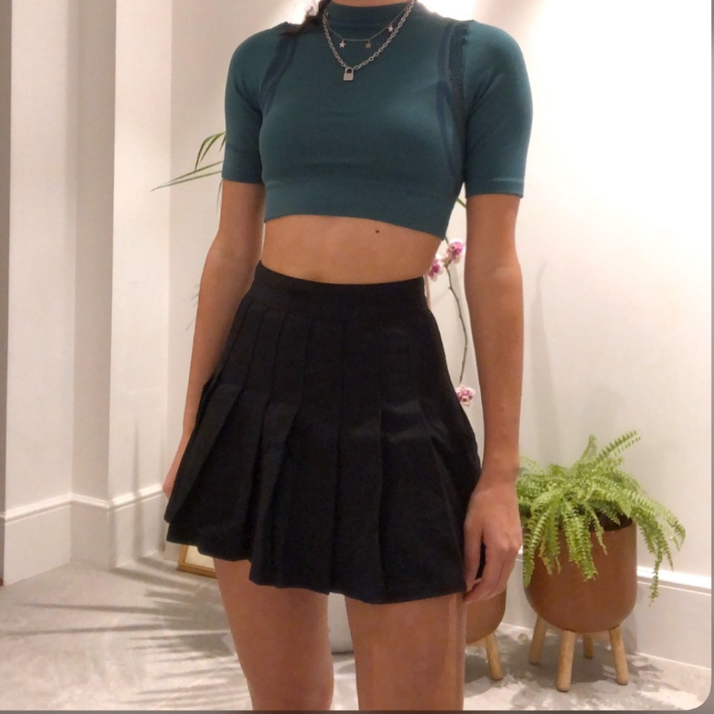 Brandy Melville Dana Circle Pleated Tennis Skirt - Black